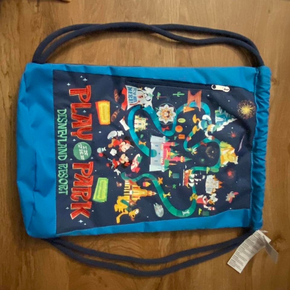 NWT Play in the‎ Park Disneyland Resort drawstring backpack Disney 18x13 inches